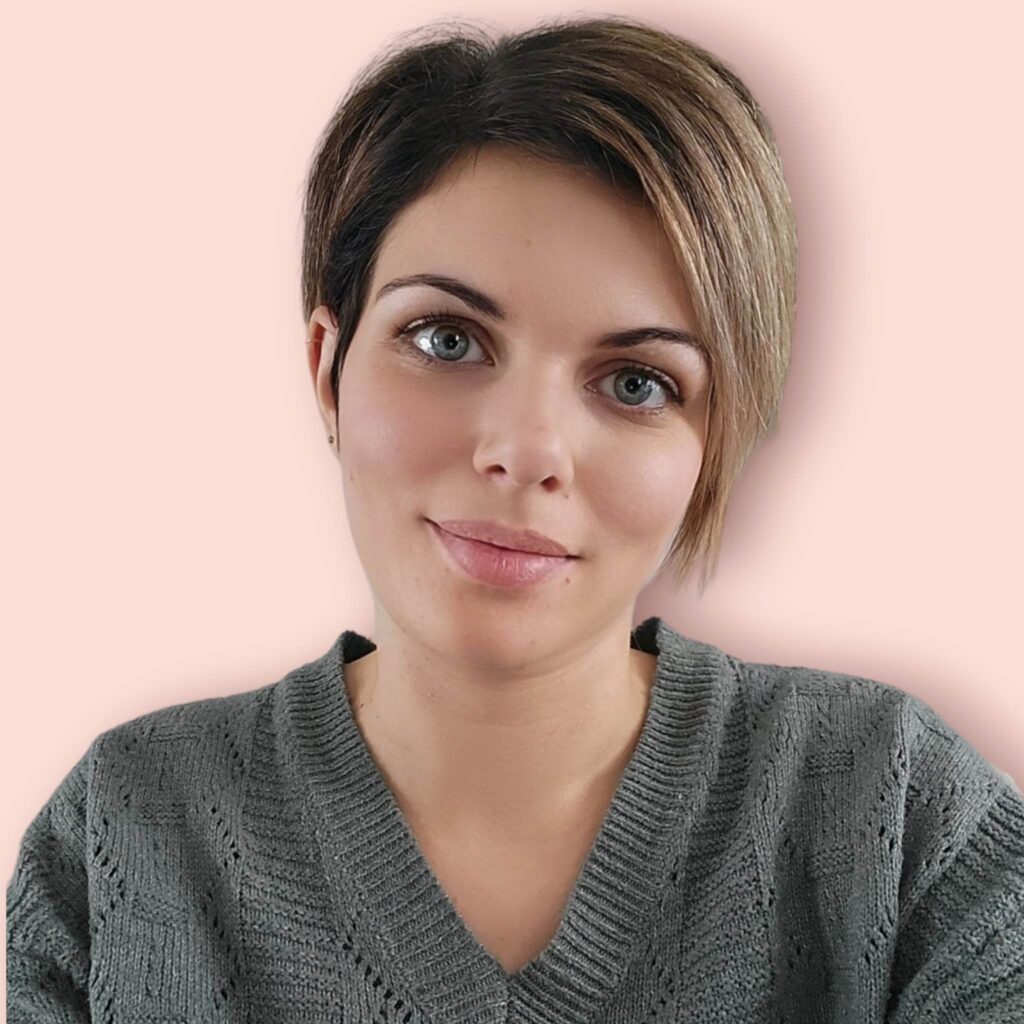 Julie, gestionnaire de crèche et référente technique de la micro-crèche Des Lucioles à Thennes